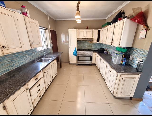 4 BEDROOM HOUSE FOR SALE IN VANDERBIJLPARK SE 7